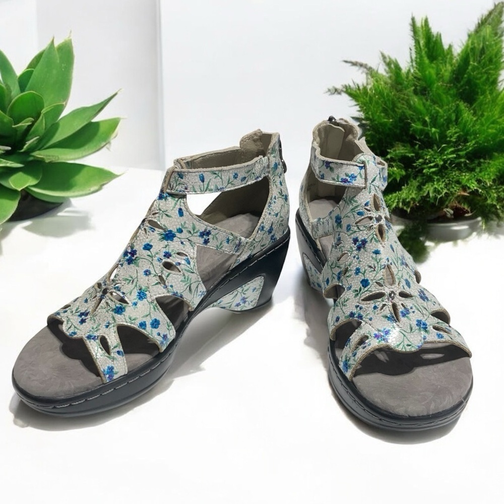 JBU Jambu Northstar Laser Cut Wedge Sandal Ditzy Floral Women Size 7